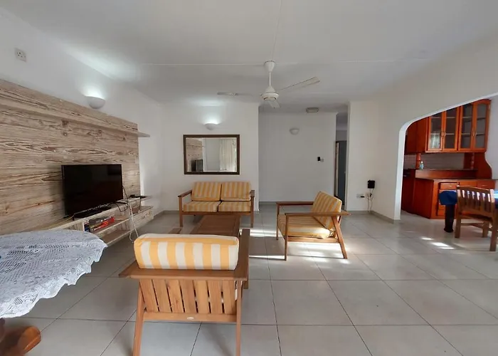 Self Catering With Pool * Beau Vallon (Mahe)