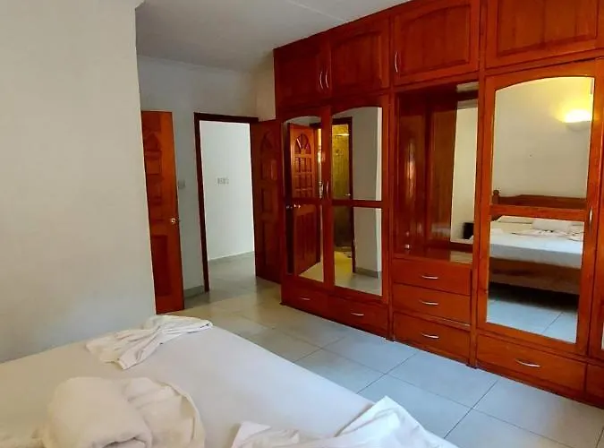 Villa Self Catering With Pool Beau Vallon (Mahe)