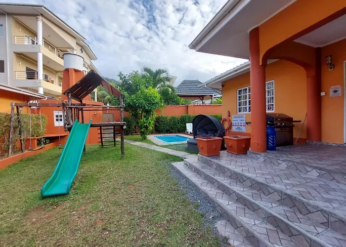 Self Catering With Pool * Beau Vallon (Mahe)