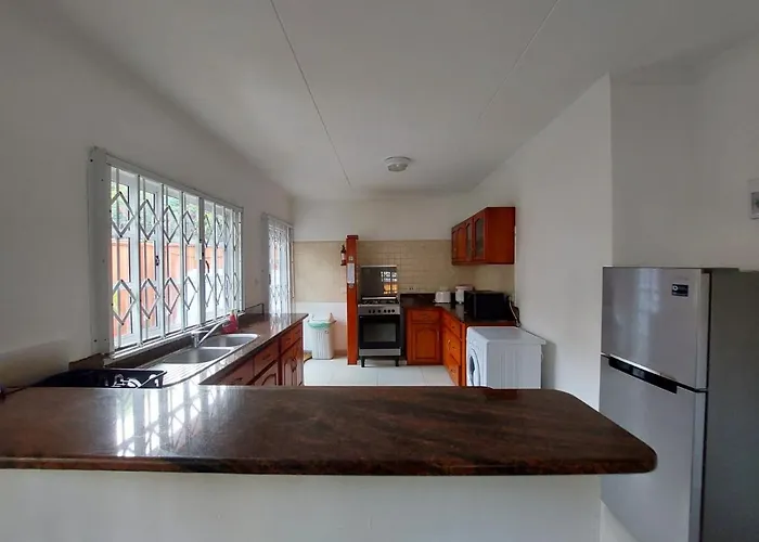 Villa Self Catering With Pool Beau Vallon (Mahe)