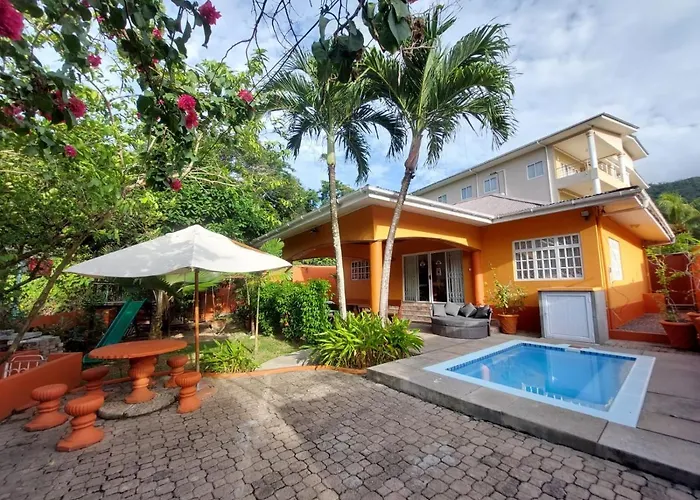 Self Catering With Pool * Beau Vallon (Mahe)