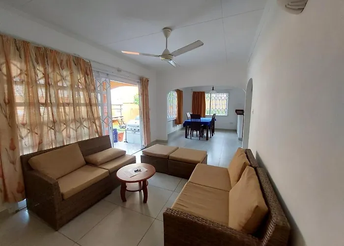 Self Catering With Pool * Beau Vallon (Mahe)