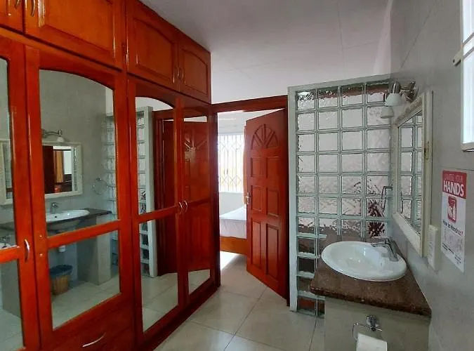 Self Catering With Pool Villa Beau Vallon (Mahe)
