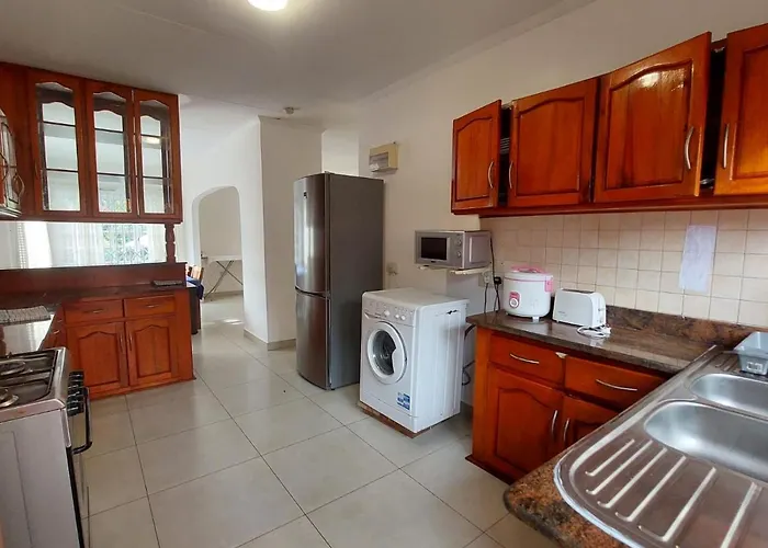 Self Catering With Pool Villa Beau Vallon (Mahe)