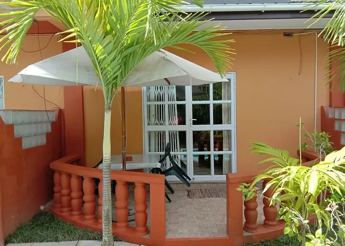 Self Catering With Pool * Beau Vallon (Mahe)